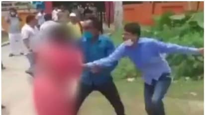 യുപിയിൽ പത്രിക സമർപ്പിക്കാനെത്തിയ വനിത സ്ഥാനാർത്ഥിയെ ആക്രമിച്ചു; വസ്ത്രക്ഷേപത്തിന് ശ്രമം