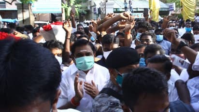 எடப்பாடி முன்னிலையில் மண்டையை உடைத்துக்கொண்ட அதிமுக தொண்டர்கள்…. வரவேற்பு நிகழ்ச்சியில் களேபரம்…..!