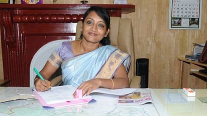 கொரோனாவால் உயிரிழந்தோரின் குடும்பத்திற்கு ரூ.5 லட்சம் கடன்... ஆட்சியரின் அதிரடி அறிவிப்பு...!