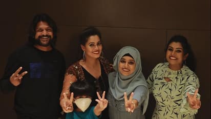 ഒത്തുകൂടി ബിഗ് ബോസ് കൂട്ട്; പാട്ടും ഡാൻസും കഥപറച്ചിലുമായി ആഘോഷം