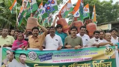 পেট্রোপণ্যের মূল্যবৃদ্ধি নিয়ে অভিনব প্রতিবাদ মিছিল তৃণমূলের, দেখুন ছবিতে