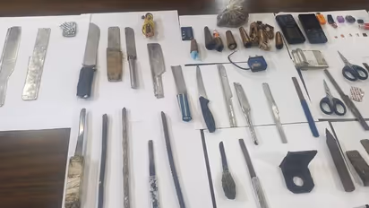 Increase in murder cases and crimes, Bengaluru cops raid 1,000 rowdies' houses and Parappana Agrahara jail