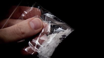 நள்ளிரவில் உலாவந்த போதை கும்பல்.. 1 கோடி ரூபாய் மதிப்பிலான மெத்தபெட்டமைன் பறிமுதல்.. 4 பேர் கைது.