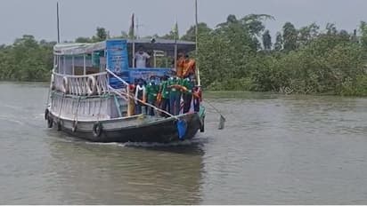 নদী থেকে প্লাস্টিক সংগ্রহ কর্মসূচি গোসাবায়, উদ্ধার ১০০ কেজি প্লাস্টিক