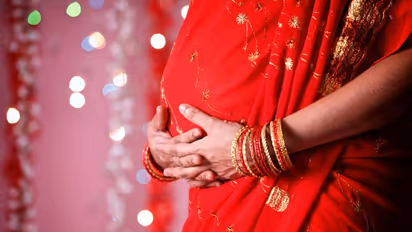 அட கடவுளே.. கொரோனா தடுப்பு ஊசி செலுத்திக்கொண்ட 9 மாத கர்ப்பிணி திடீர் உயிரிழப்பு.. கதறி துடிக்கும் உறவினர்கள்