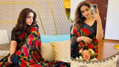 పూల చీరలో మెస్మరైజ్ చేస్తున్న భావన..!