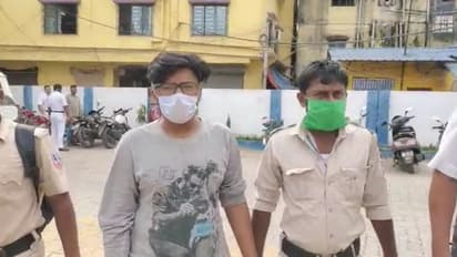 ভুয়ো স্কুল সার্টিফিকেট নিয়ে ৯ বছর ভারতে, পাসপোর্ট বানাতে গিয়ে ধৃত বাংলাদেশি