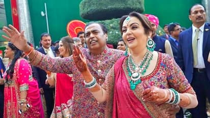 മകന്റെ വിവാഹത്തിനായി മുകേഷ് അംബാനി ക്ഷണിച്ചത് ആരെയൊക്കെ; മുംബൈയിലേക്ക് എത്തുന്ന പ്രമുഖരെ അറിയാം