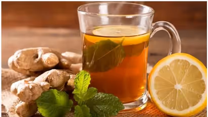 ചായ കുടിക്കാൻ സമയമായില്ലേ, ചൂട് ഇഞ്ചി ചായ കുടിച്ചാലോ...?