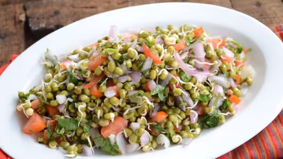 മുളപ്പിച്ച ചെറുപയർ കൊണ്ടൊരു ഹെൽത്തി സാലഡ്