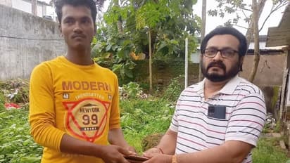 മാന്നാറിൽ അതിഥി തൊഴിലാളിയുടെ സത്യസന്ധതയിൽ യുവാവിന് വിലപ്പെട്ട രേഖകൾ അടങ്ങിയ പഴ്സ് തിരികെ കിട്ടി