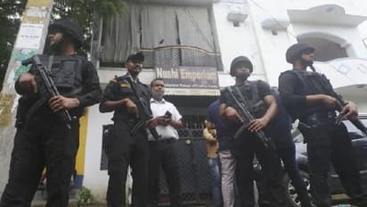 लखनऊ कोर्ट में पेश किए गए अलकायदा के आतंकी, चप्पे-चप्पे पर फोर्स तैनात..पहुंचने से पहले खाली कराया परिसर