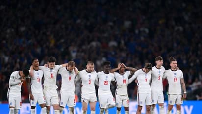 ഇംഗ്ലണ്ട് കളിക്കാർക്കെതിരായ വംശീയ അധിക്ഷേപം; ആയിരക്കണക്കിന് ട്വീറ്റുകൾ നീക്കം ചെയ്ത് ട്വിറ്റർ