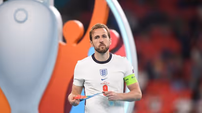 Harry Kane's transfer saga takes dramatic twist; Tottenham 'revoke permission' to travel to Munich