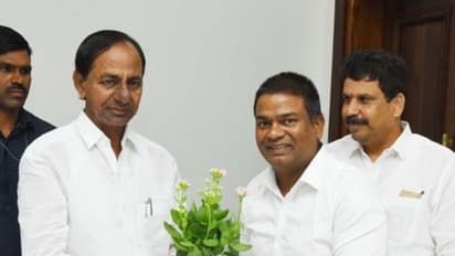 కేసీఆర్ తెలంగాణ దేవుడు... నేటి తరం అశోకుడు: టీఆర్ఎస్ ఎమ్మెల్యే జీవన్ రెడ్డి పొగడ్తలు