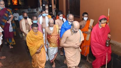 ಮಠಾಧೀಶರು ಅವರವರ ಸಿದ್ಧಾಂತವನ್ನು ಮಠಕ್ಕೆ ಸೀಮಿತಗೊಳಿಸಿ: ವಿಜಯಾನಂದ ಸ್ವಾಮೀಜಿ ಕರೆ