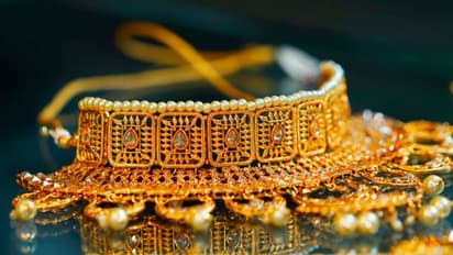 BIG NEWS, ৪ মাসে সবচেয়ে সস্তা, সপ্তাহের শুরুতেই একধাক্কায় পড়ল সোনার দাম, রুপোতেও পতন