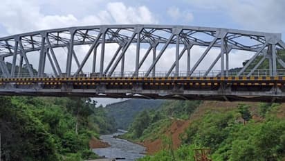 একাধিক বাধা পেরিয়ে তৈরি মণিপুরের মাকরু ব্রিজ, উদ্বোধন করলেন কেন্দ্রীয় মন্ত্রী নীতিন গডকরি