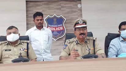 ప్రైవేట్ స్కూల్లో చదువు, సెలవుల్లో అడవుల్లోకి: మావోయిస్టు రావుల రంజిత్ లొంగుబాటు