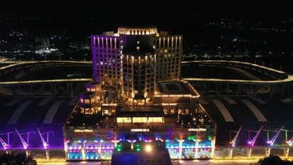 PHOTOS: फाइव स्टार होटल के नीचे बना है भव्य रेलवे स्टेशन, PM मोदी करेंगे लोकार्पण..जानें खासियत