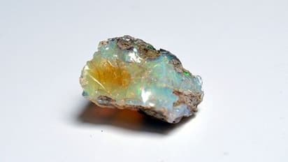 ವ್ಯಕ್ತಿಯ ಜೀವನದ ಅದೃಷ್ಟಾನೇ ಬದಲಾಯಿಸುತ್ತದೆ ಕ್ಷೀರಸ್ಪಟಿಕ