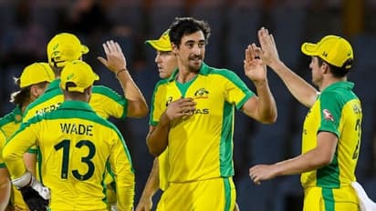 IND vs AUS: அடுத்தடுத்த பந்தில் கோலி, சூர்யகுமாரை வீழ்த்தினார் மிட்செல் ஸ்டார்க்..! இந்திய அணி தடுமாற்றம்