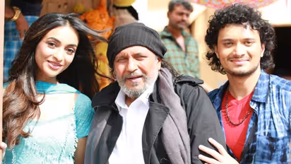 सफेद दाढ़ी, लंबे बाल और इस हालत में दिखे मिथुन चक्रवर्ती, बेटे की डेब्यू फिल्म में कर रहे कैमियो