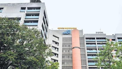 రాత్రి గెస్టులు రావొద్దు.. బాల్కనీలో ఫోన్లు మాట్లాడొద్దు.. నైట్ పార్టీలు కూడదు: బ్యాచిలర్ రూమ్ కండీషన్లు వైరల్