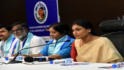 బంగారు తెలంగాణగా కాదు.. బారుల తెలంగాణ, బీరుల తెలంగాణగా మార్చారు: కేసీఆర్పై షర్మిల విమర్శలు