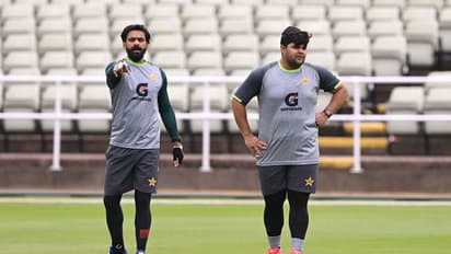 பாகிஸ்தான் அணியில் கிரிக்கெட்டர்களை விட மல்யுத்த வீரர்கள் தான் அதிகமா இருக்காங்க! முன்னாள் வீரர் கடும் விளாசல்