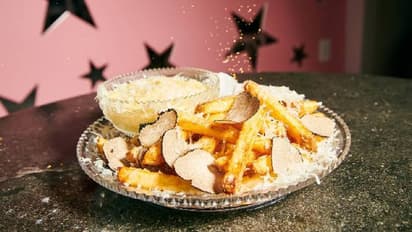 സ്വര്ണ തിളക്കമുള്ള ഫ്രഞ്ച് ഫ്രൈസ്; ലോകത്തിലെ ഏറ്റവും വില കൂടിയ ഫ്രഞ്ച് ഫ്രൈസിന് ഗിന്നസ് റെക്കോർഡ്!