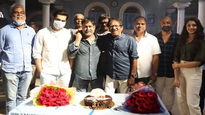 `రాపో19` సెట్‌లో భారతీరాజా సందడి.. రామ్‌, కృతిశెట్టి సమక్షంలో బర్త్ డే సెలబ్రేషన్‌