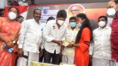 கட்சி பேதமின்றி.. வேட்டி சட்டை மட்டுமா..? உதயநிதி தொகுதியில் அசத்தல் பொங்கல்..!