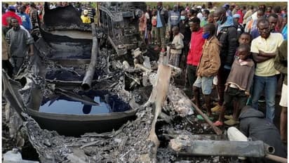 പെട്രോള് ടാങ്കര് പൊട്ടിത്തെറിച്ച് 13 പേര് മരിച്ചു