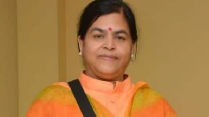 शिवराज सरकार के मंत्री का खजाना भरने का अनोखा फार्मूला, 'जिसे मेरे साथ सेल्फी लेनी है वह 100 रुपये दें'