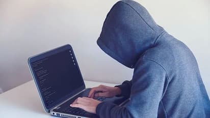 एक्सपर्ट से जानें आखिर कैसे काम करता है Pegasus Spying , ये फोन में है तो आप पता लगा सकते हैं या नहीं?