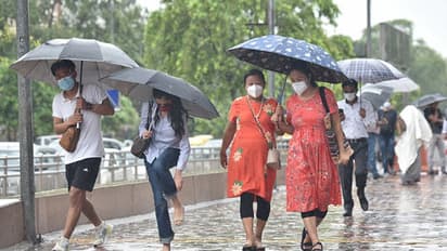 Heavy rain lashes parts of Delhi, waterlogging reported; Check out netizen reactions