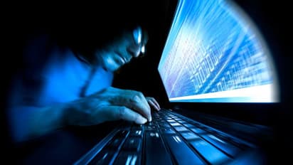 സ്കൂളുകളിൽ ബോംബ് ഭീഷണി ഇമെയിൽ; സന്ദേശം അയക്കാൻ ഉപയോ​ഗിച്ചത് കൗമാരക്കാരൻ വികസിപ്പിച്ച ബോട്ട്