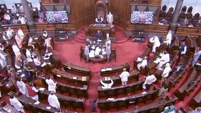 പെഗാസസ് വിഷയത്തിൽ സഭ സ്തംഭിപ്പിച്ച് പ്രതിപക്ഷം; കൊവിഡ് ചർച്ചയുമായി കളം മാറ്റി കേന്ദ്രസർക്കാർ