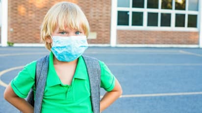 ദൈവ സാദൃശ്യത്തില് സൃഷ്ടിച്ച മനുഷ്യന്റെ മുഖം മറയ്ക്കുന്നത് മതവിരുദ്ധം, മാസ്കിനെതിരെ കത്തോലിക്കാ സ്കൂള്