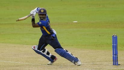 3வது ஒருநாள் போட்டி: தட்டுத்தடுமாறி 200 ரன்களை கடந்த இலங்கை..! தென்னாப்பிரிக்காவுக்கு தொடரை வெல்ல வாய்ப்பு