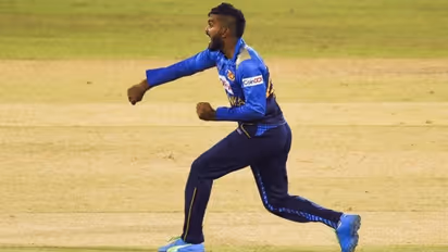 'രണ്ട് ഐപിഎല് ടീമുകള് എന്നെ സമീപിച്ചു'; വെളിപ്പെടുത്തലുമായി ശ്രീലങ്കന് താര വാനിഡു ഹസരങ്ക