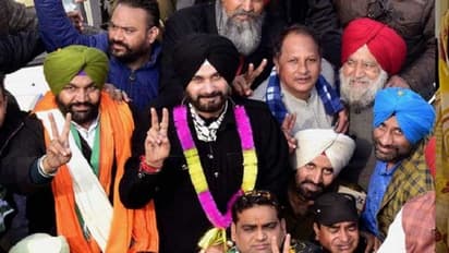 Navjot Singh Sidhu’s show of strength at Golden Temple, Punjab CM Amarinder Singh snubbed