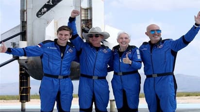 జెఫ్ బెజోస్ స్పేస్ రాకెట్: ఇందులో ప్రయాణించాలంటే ఫిట్నెస్ తో పాటు ఎంత ఖర్చు అవుతుందో తెలుసా..?