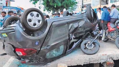 Hyderabad Accident: మద్యంమత్తులో డ్రైవింగ్... అమాంతం గాల్లోకి ఎగిరి బోల్తాపడ్డ కారు