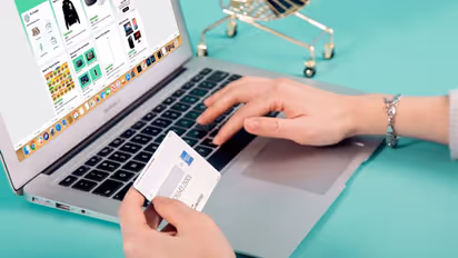 ഓണ്‍ലൈന്‍ ഷോപ്പിംഗ് പ്ലാറ്റ്‌ഫോമുകളിലെ വ്യാജ റിവ്യൂകള്‍ പണിയാകുന്നു; ശക്തമായ നടപടി വരുന്നു