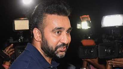 ಅರೆಸ್ಟ್ ಆಗೋದ್ರಿಂದ ಪಾರಾಗಲು ಪೊಲೀಸ್ ಅಧಿಕಾರಿಗೆ 25 ಲಕ್ಷ ಕೊಟ್ಟಿದ್ದ ಕುಂದ್ರಾ!