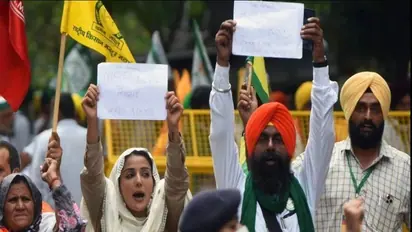 Farmers end today's 'Kisan Parliament' with national anthem at Jantar Mantar in New Delhi