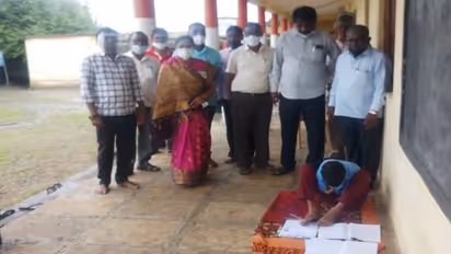 ಕಾಲು ಬೆರಳಿನಿಂದ ಎಸ್ಸೆಸ್ಸೆಲ್ಸಿ ಪರೀಕ್ಷೆ ಬರೆದ ಸಾವಳೇಶ್ವರದ ಛಲಗಾರ!