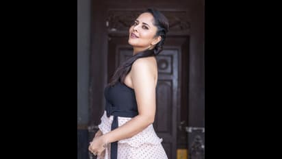 అనసూయ బట్టలపై కోటా ఘాటు వ్యాఖ్యలు... బోల్డ్ యాంకర్ ఊరుకుంటుందా... పెద్దవాడని కూడా చూడకుండా ఇచ్చిపడేసింది!